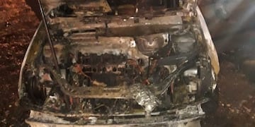 Despeñaderos: retornaba a su hogar y en plena ruta se le incendió el auto