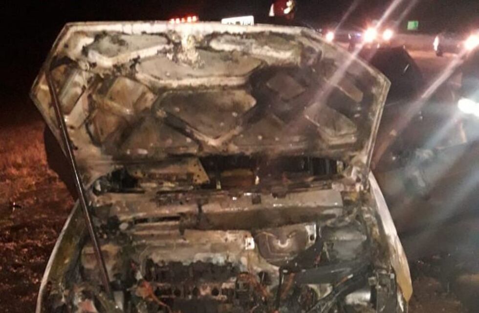 Despeñaderos: retornaba a su hogar y en plena ruta se le incendió el auto