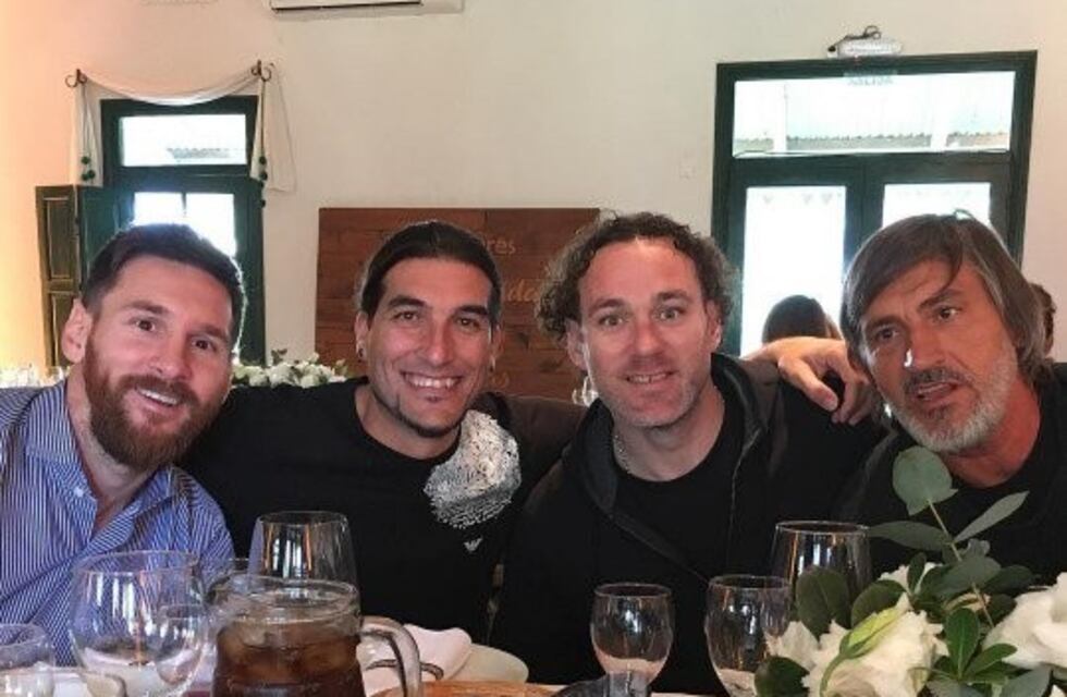 Messi a puro asado con amigos antes de su boda