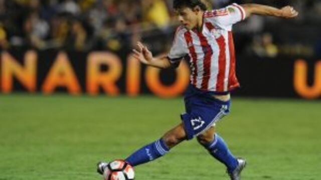 June 7, 2016; Pasadena, CA, USA;  Paraguay midfielder Oscar Romero (21) moves the ball against Colombia during the second half in the group play stage of the 2016 Copa America Centenario. at Rose Bowl Stadium. Mandatory Credit: Gary A. Vasquez-USA TODAY S
