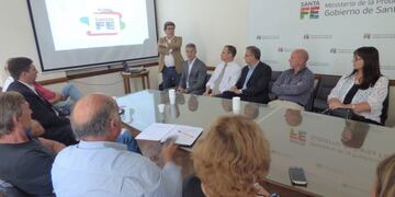 Presentación del decreto reglamentario de la Ley Apícola Provincial (Prensa Omar Martínez)