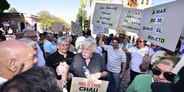 El Suoem despide a Ramón Mestre con una protesta en el Teatro Real\u002E