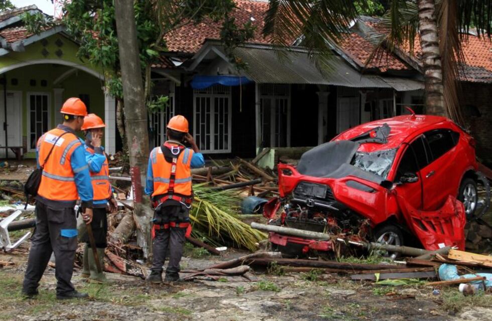 En imágenes: el saldo del terrible tsunami que azotó las costas de Indonesia