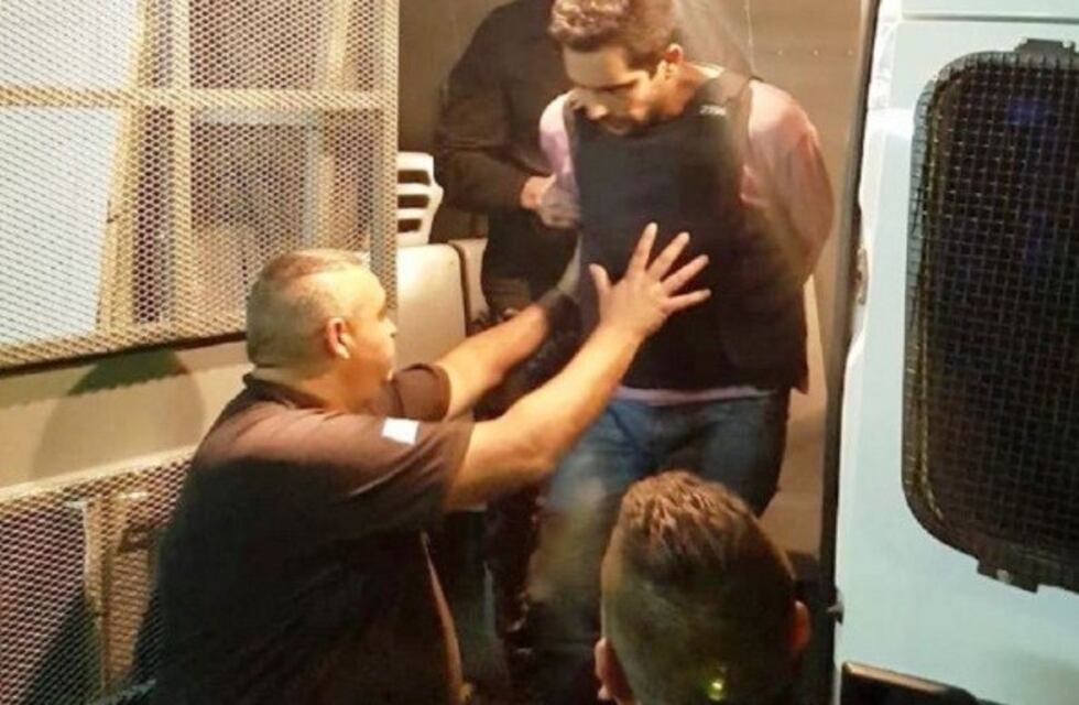 El hombre que apuñalo a su pareja y atropelló a los policías fue ajusticiado en la cárcel