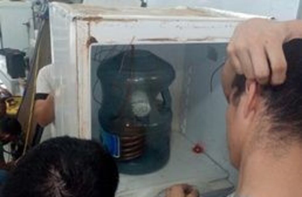 Fabricaron un bebedero para escuela de Santo Pipó con material reciclado