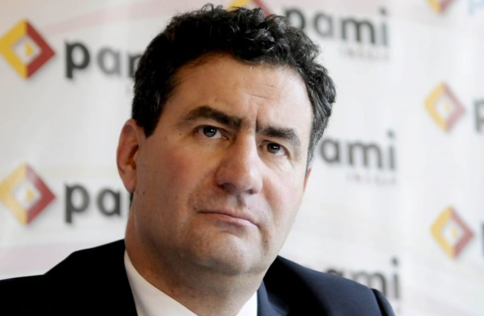 Carlos Regazzoni dejó su cargo en el PAMI tras reunirse con Macri y lo reemplazará Sergio Cassinotti