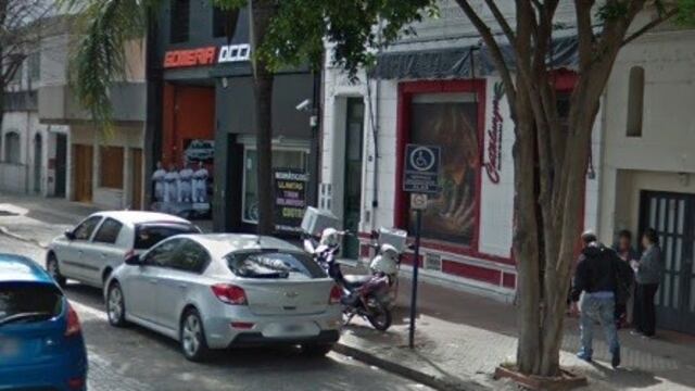 Detuvieron a un ex cadete por robar con un flete el local\u002E (Street View)