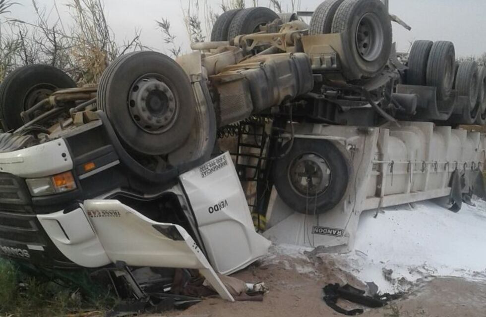 Un camionero perdió la vida en accidente vial en Las Catitas