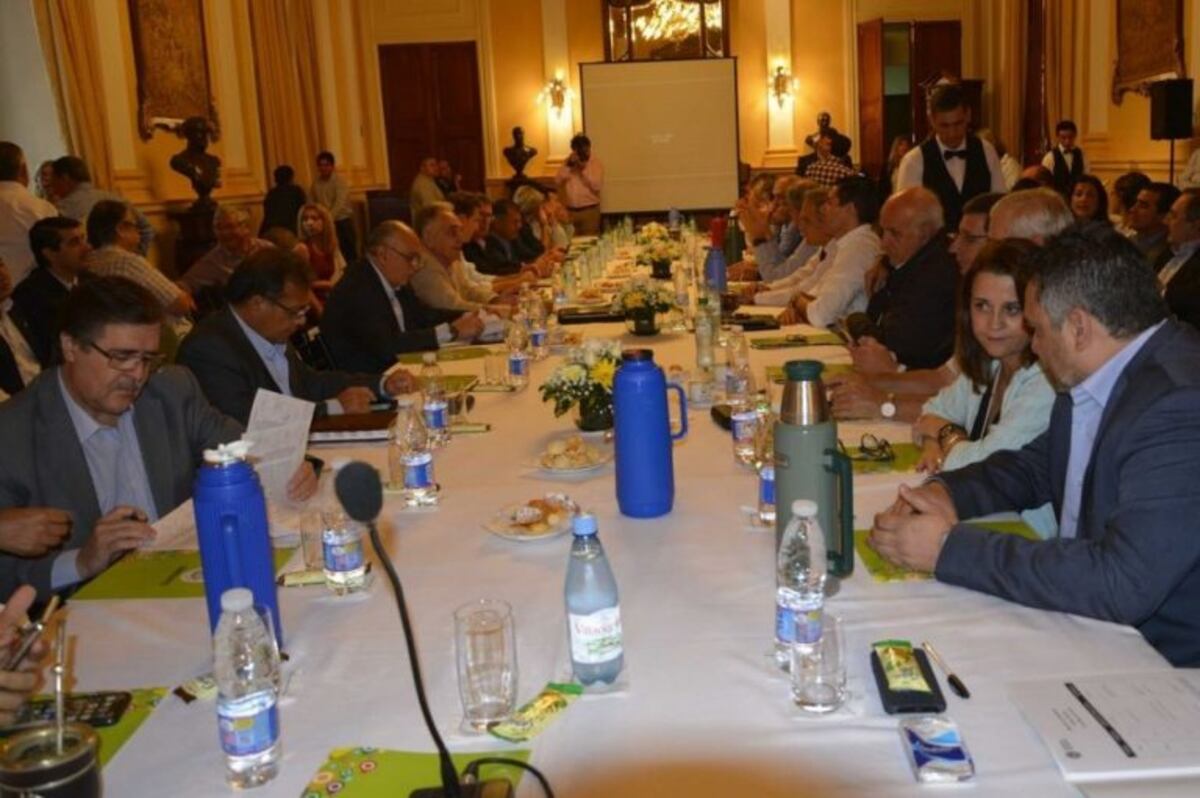 Reunión del gabinete de Valdés, las directivas fueron ahorro e infraestructura\u002E