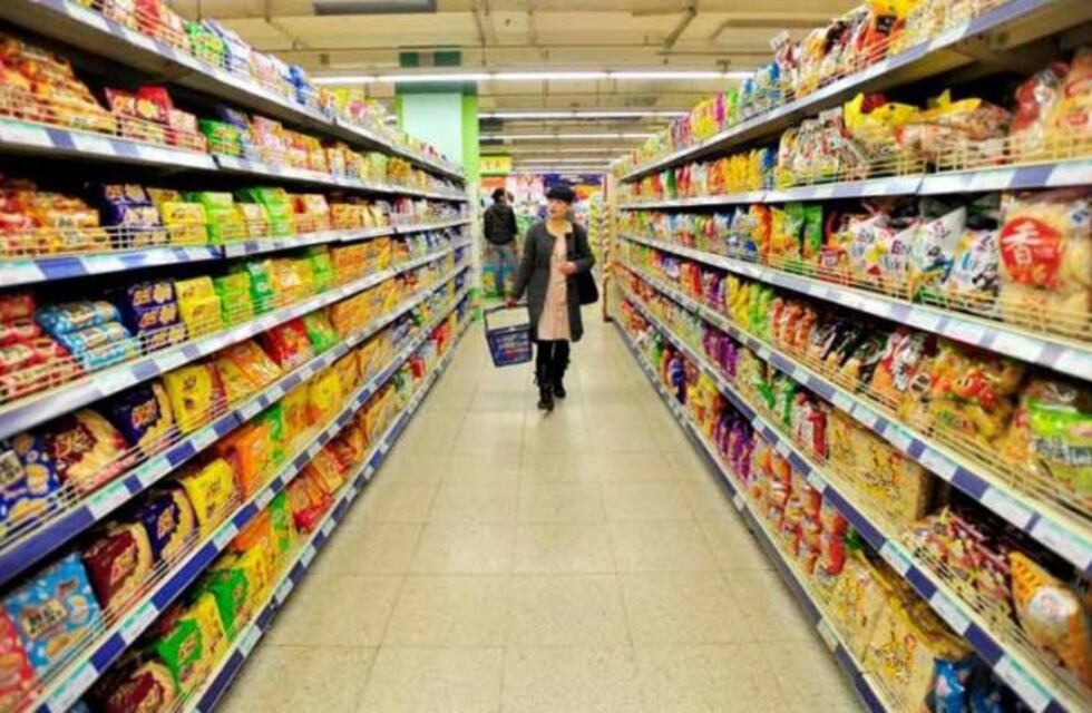 Efecto dólar: los comerciantes frenan las ventas o empiezan a remarcar