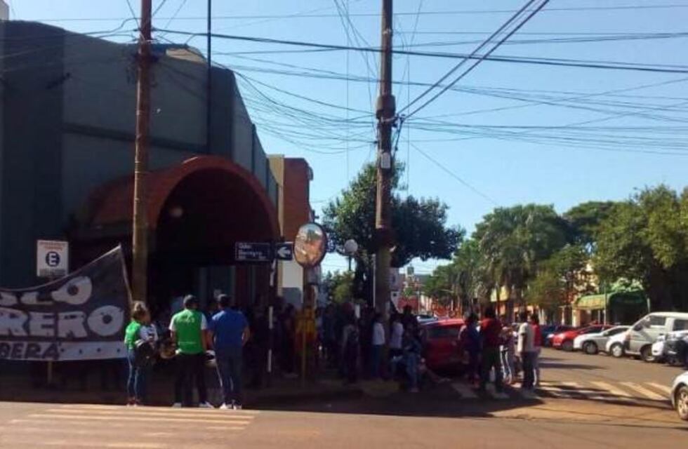 Vecinos de Oberá protestan en contra del aumento de colectivo urbano