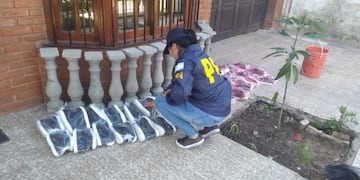 Rescatan a 16 personas que realizaban trabajo esclavo en un taller textil clandestino de Lanús\u002E