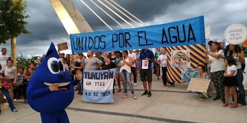 Marcha en defensa del agua en Carlos Paz\u002E