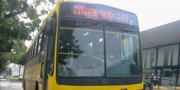 La merma en servicios impacta en líneas de transporte como la 35/9 que operan en Rosario y el área metropolitana\u002E (Buses Rosarinos)