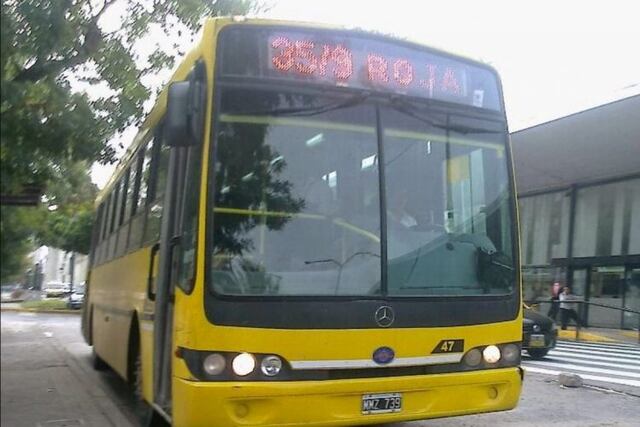 La merma en servicios impacta en líneas de transporte como la 35/9 que operan en Rosario y el área metropolitana\u002E (Buses Rosarinos)