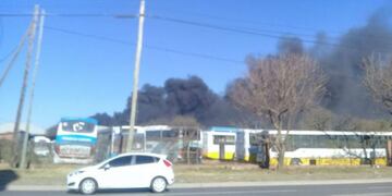 Incendio en un predio de la ex Ciudad de Córdoba\u002E