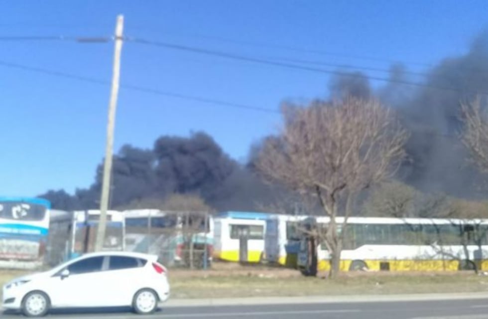 Se incendió el depósito de colectivos de la ex Ciudad de Córdoba