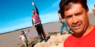 Los jóvenes se grabaron sobre la \