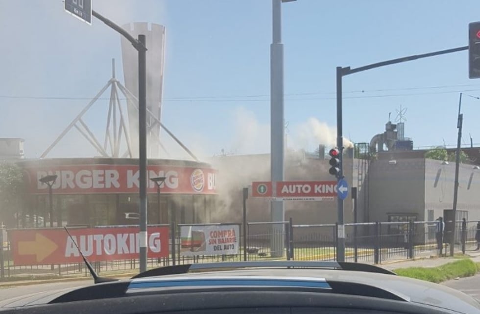 Susto por principio de incendio en la hamburguesería de un complejo de cines en la zona oeste