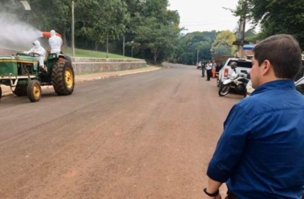 Oscar Alarcón entregó equipos e insumos para combatir el dengue