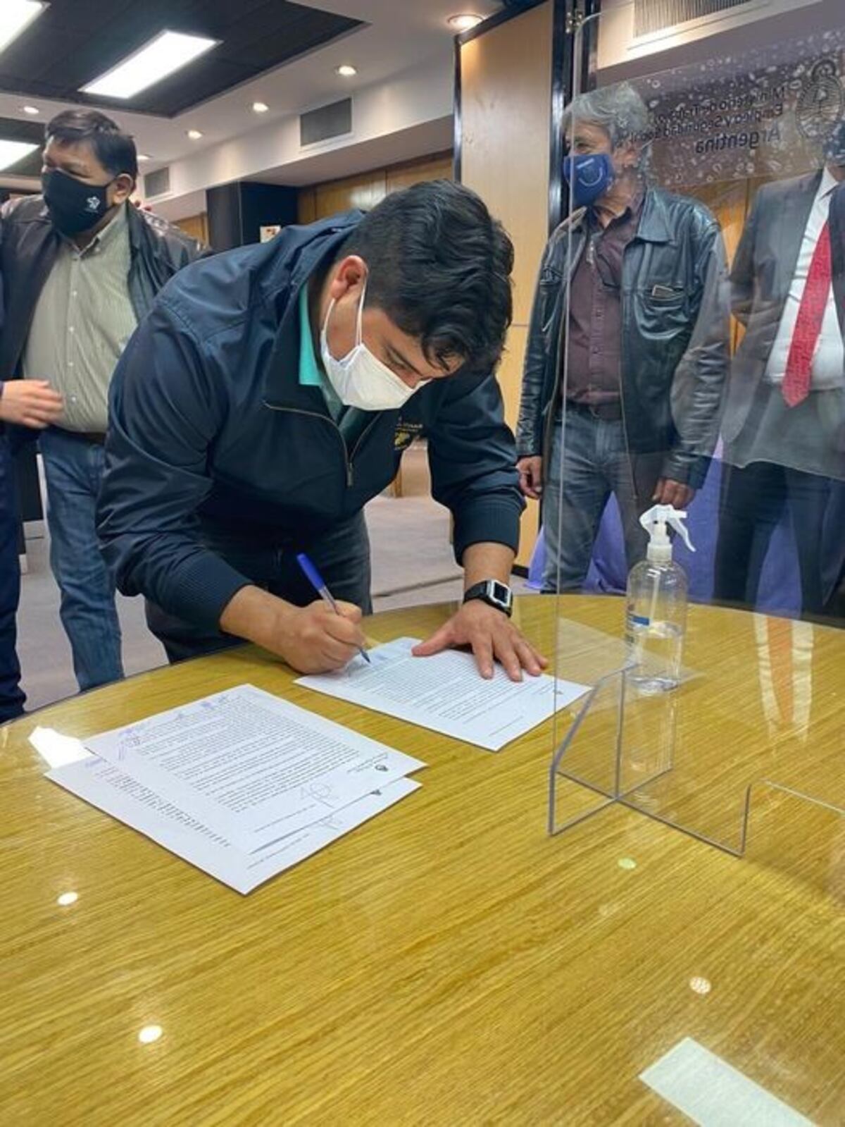 Acuerdo salarial en la paritaria de petroleros