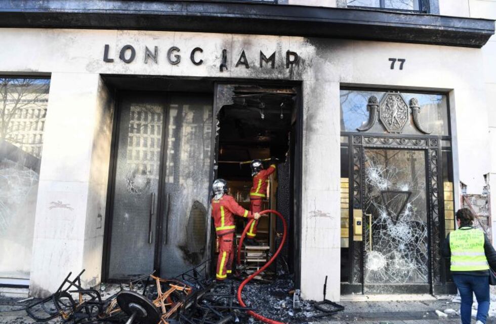 Saqueos e incidentes en una nueva marcha de los chalecos amarillos en Francia