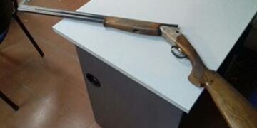 La Policía secuestró en Jesús María esta escopeta con la que un vecino habría efectuado disparos al aire\u002E