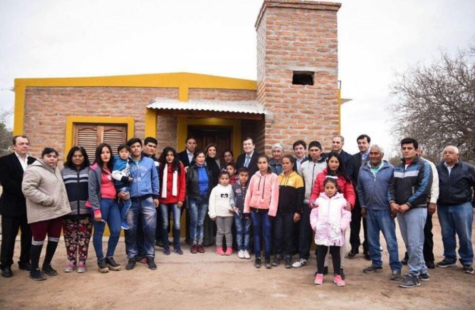 Zamora homenajeó a los maestros santiagueños con un video