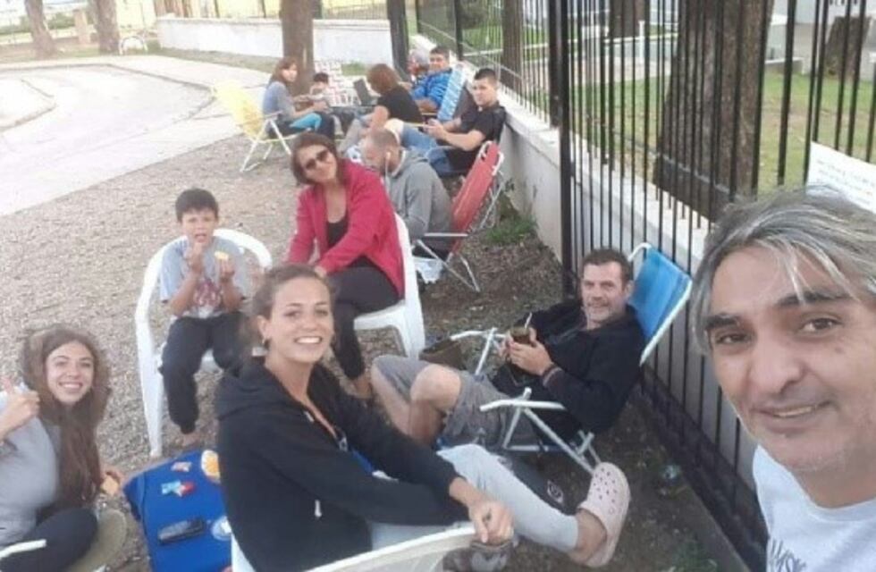 Carlos Paz: toda la noche en vilo para conseguir una vacuna