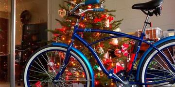 Por octavo año, un grupo de jóvenes tucumanos juntan bicicletas usadas para repararlas y regalar