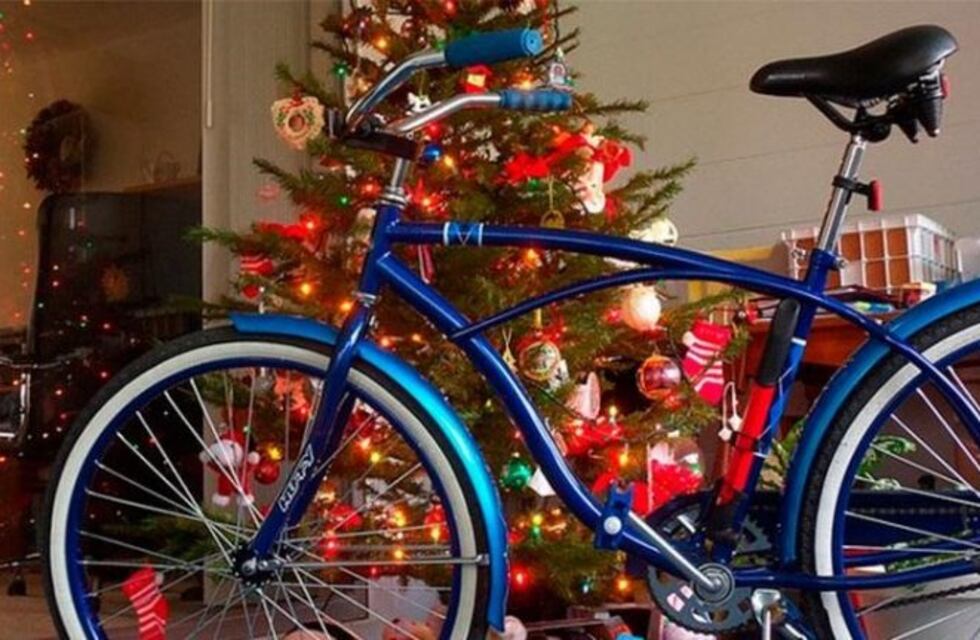 Por octavo año, un grupo de jóvenes tucumanos juntan bicicletas usadas para repararlas y regalar