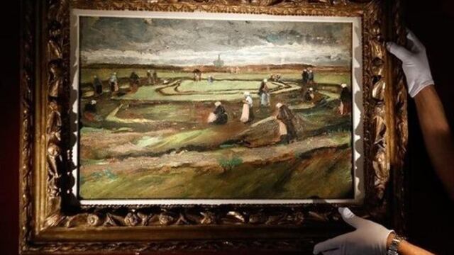Raccommodeuses de filets dans les dunes