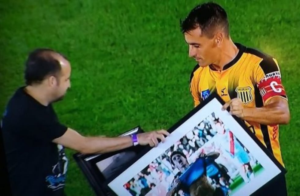 "Olé, olé, olé, Guille, Guille..."; el gran recibimiento a Farré en Alberdi