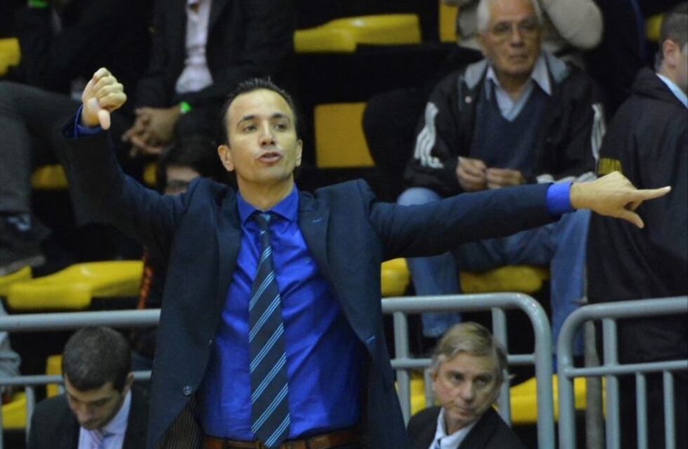 Nicolás Casalanguida se fue de Obras y está cada vez más cerca de Atenas