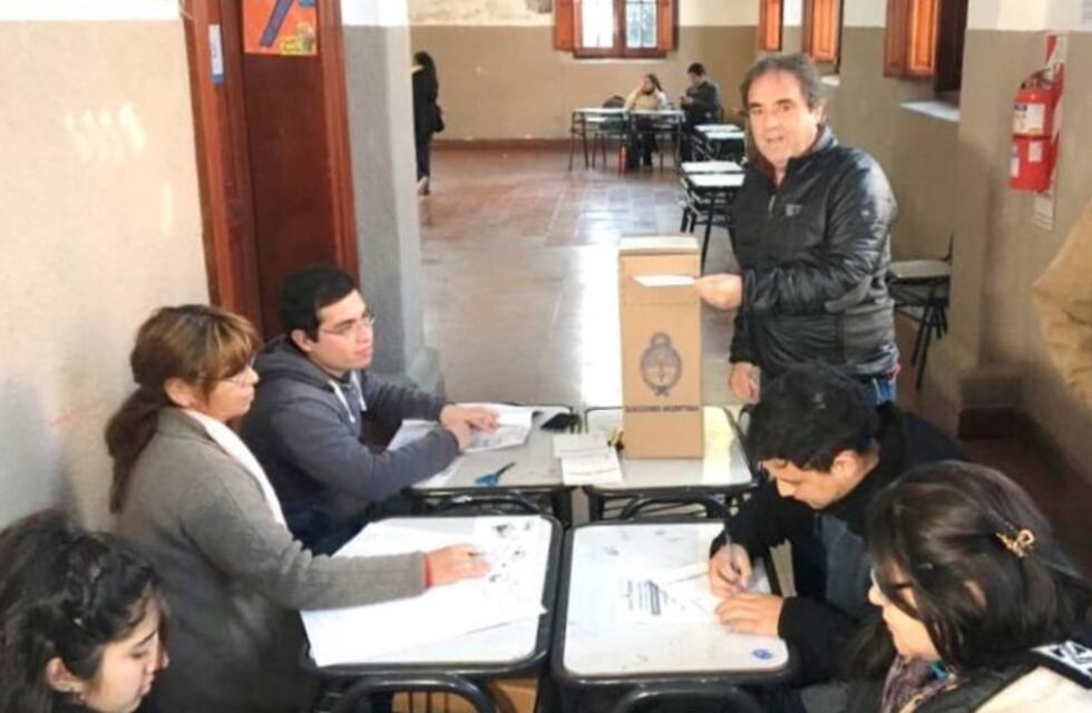 Bernis explicó la "importancia" de esta elección primaria