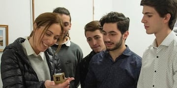 María Eugenia Vidal está en Mar del Plata y visitó alumnos de la ciudad