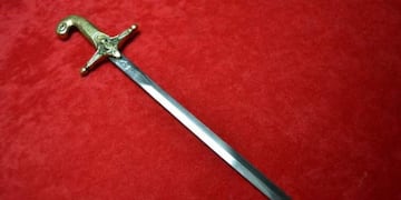 La policía pudo restablecer el orden y secuestró el arma con la que el sexagenario atacó a su pareja\u002E