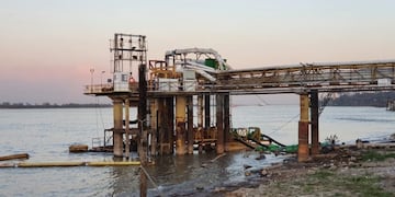 Aguas Santafesinas Instaló más bombas en la toma de agua sobre el Paraná para reforzar el flujo producto de la bajante\u002E (Vía Rosario)