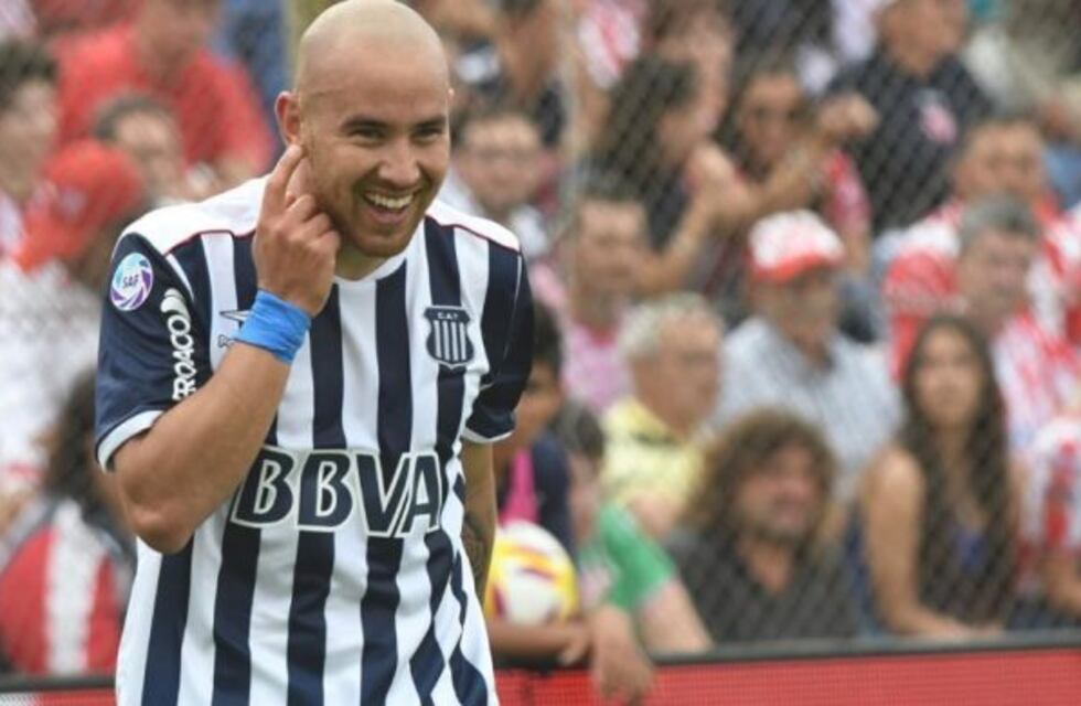 Demandaron a Talleres ante la Fifa por el pase de Junior Arias