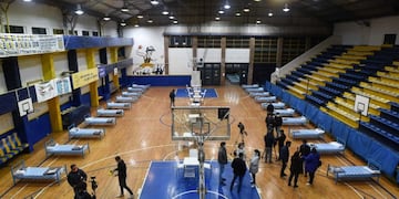 El estadio cubierto de Central fue habilitado como reufugio para personas de calle (Municipalidad de Rosario)