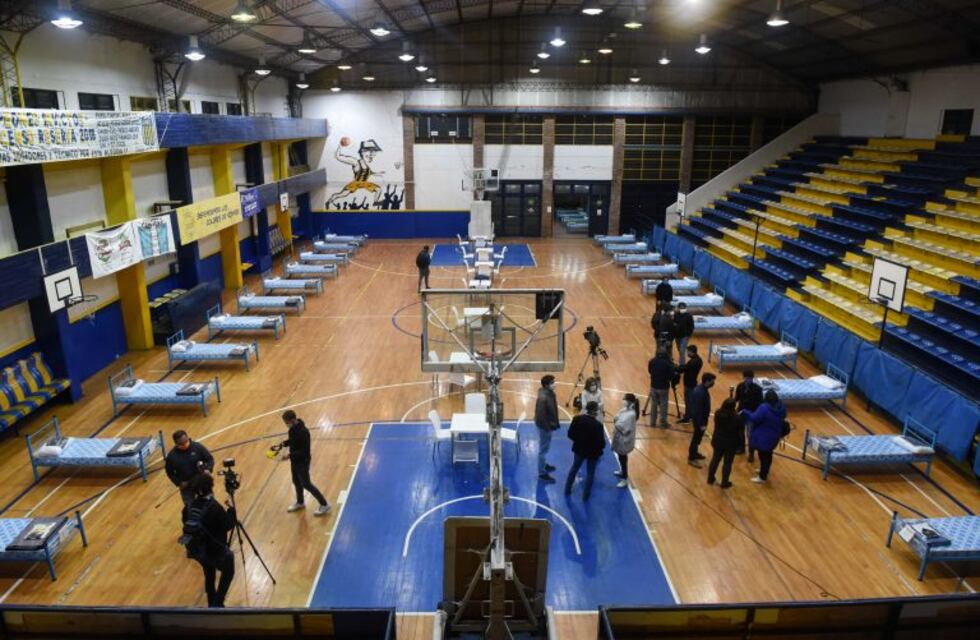El estadio cubierto de Central fue habilitado como refugio para personas sin techo
