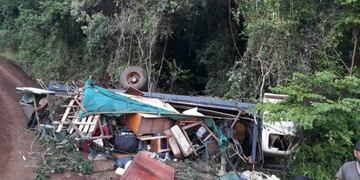 Volcó un camión con una mudanza en San Martin