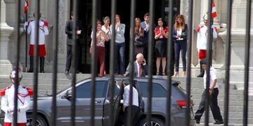 El presidente del Perú, Pedro Pablo Kuczynski, se retira del Palacio de Gobierno en Lima tras presentar su renuncia\u002E