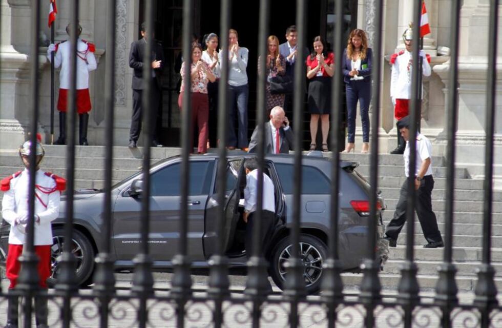 Perú: La Fiscalía pide que Kuczynski no pueda salir del país