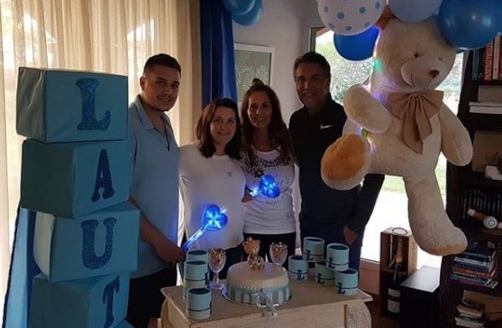 ¡Batistuta abuelo! Las fotos del baby shower a días del nacimiento de su nieto