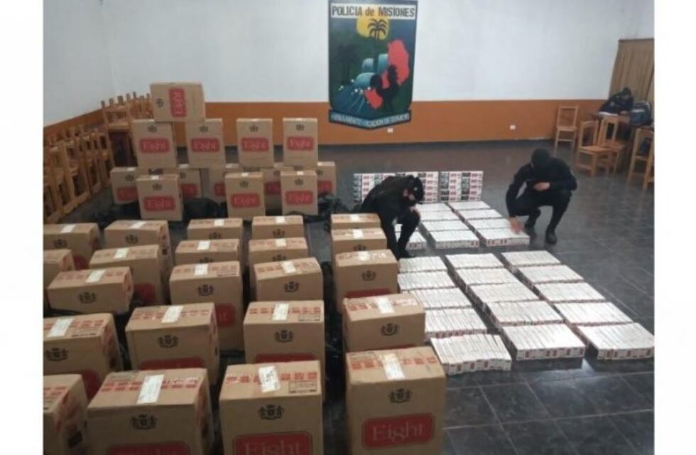 La policía secuestró una camioneta con 2.220 gruesas de cigarrillos de contrabando