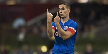 Iván Marcone, luciendo la camiseta del Cruz Azul, en su paso por México. Foto: Archivo.