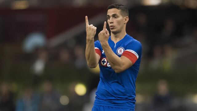 Iván Marcone, luciendo la camiseta del Cruz Azul, en su paso por México. Foto: Archivo.