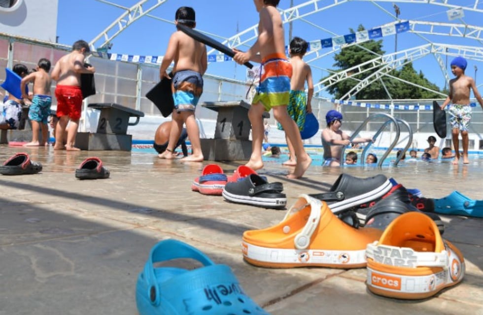 Polémica abierta por controles en natatorios de Córdoba