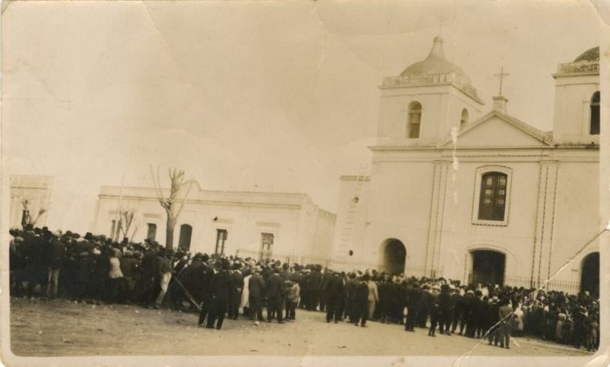 Tercer Templo Parroquial: En honor a Santa Rosa de Lima frente a la Plaza actual\u002E Fiestas Patronales en la década del ´20